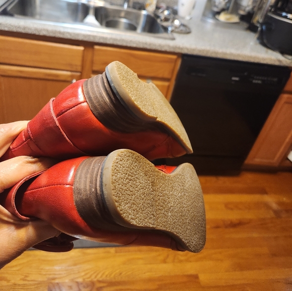 Red Boots - Picture 6 of 7